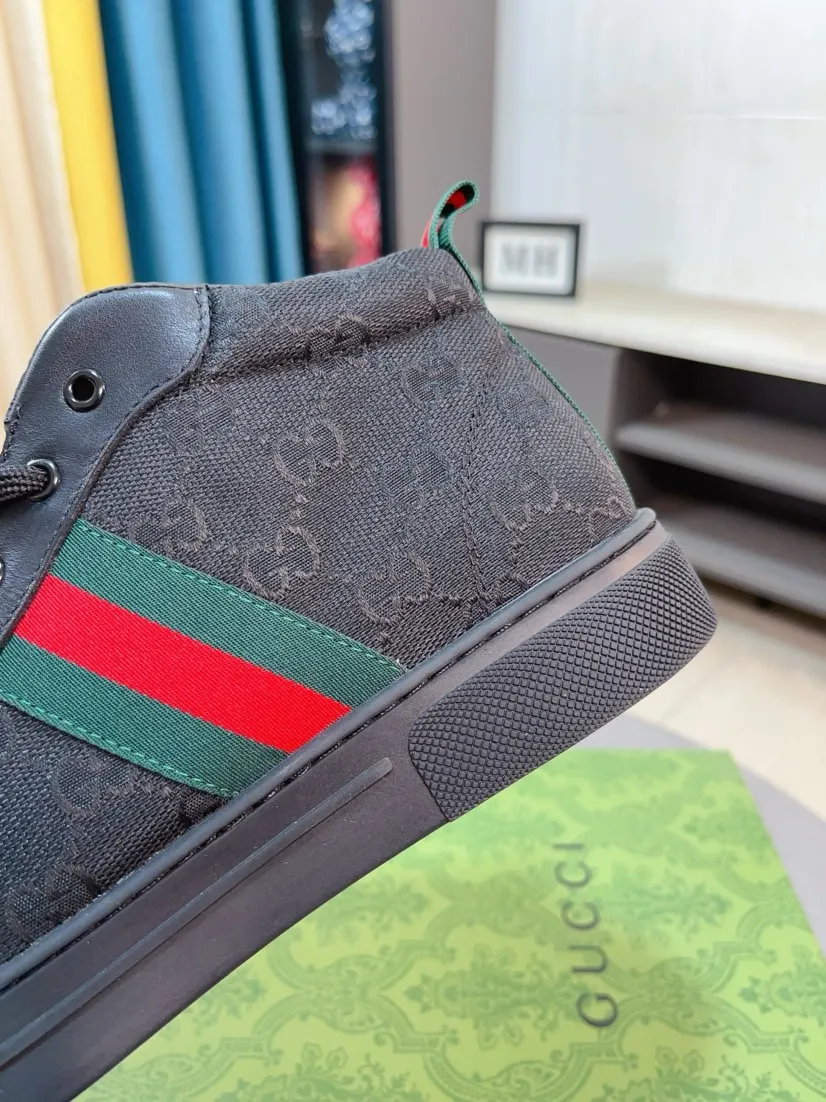 Men's shoes 💰440🌹🌹GUCCI [Gucci] New high-top men's shoes, a high-end brand, the latest fashionable casual men's shoes, trendy and versatile, relaxed and sporty style, uppers imported from Italy, first-layer cowhide, genuine leather lining, and ultra-fine workmanship. Original personalized fashionable rubber wear-resistant outsole, light and comfortable on the foot, size 38-44